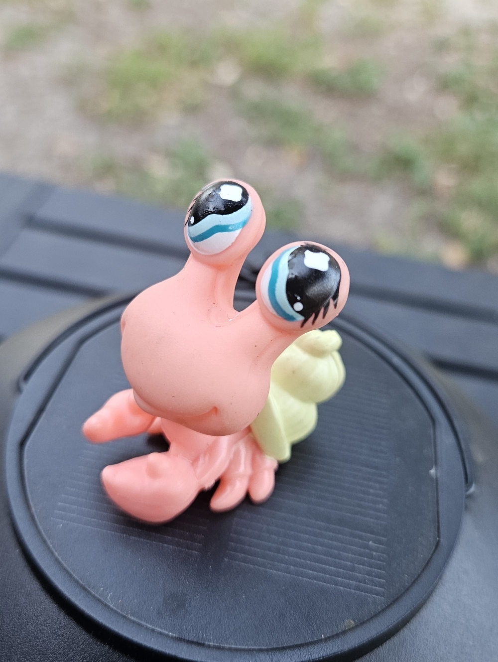 Littlest Pet Shop Authentic # 928 Peach Cream Shell Hermitcrab Teal Cross Eyes